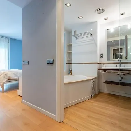 Sunandbed Royal Lasalle Apartment *